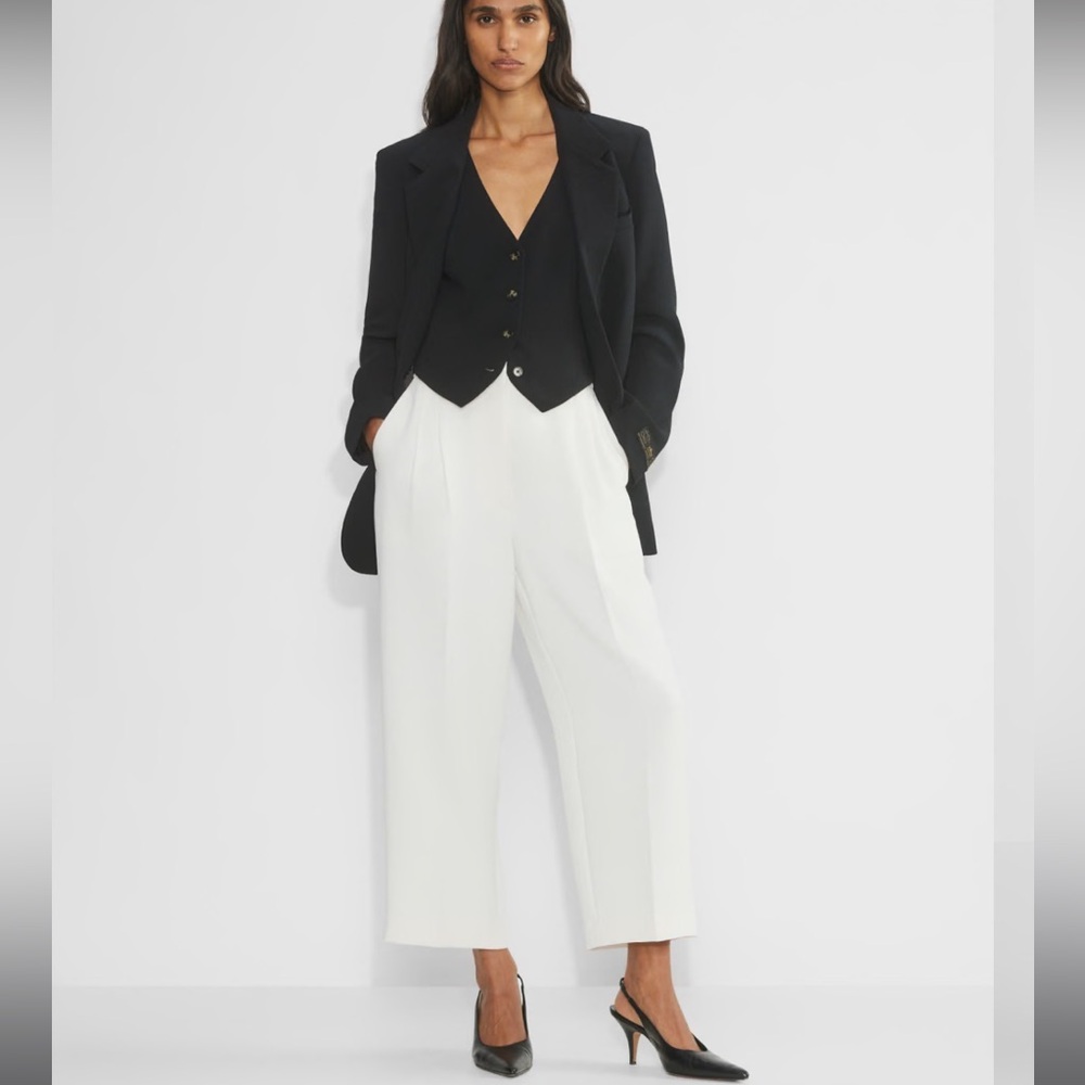 NWT Aritzia Effortless Crop Pant